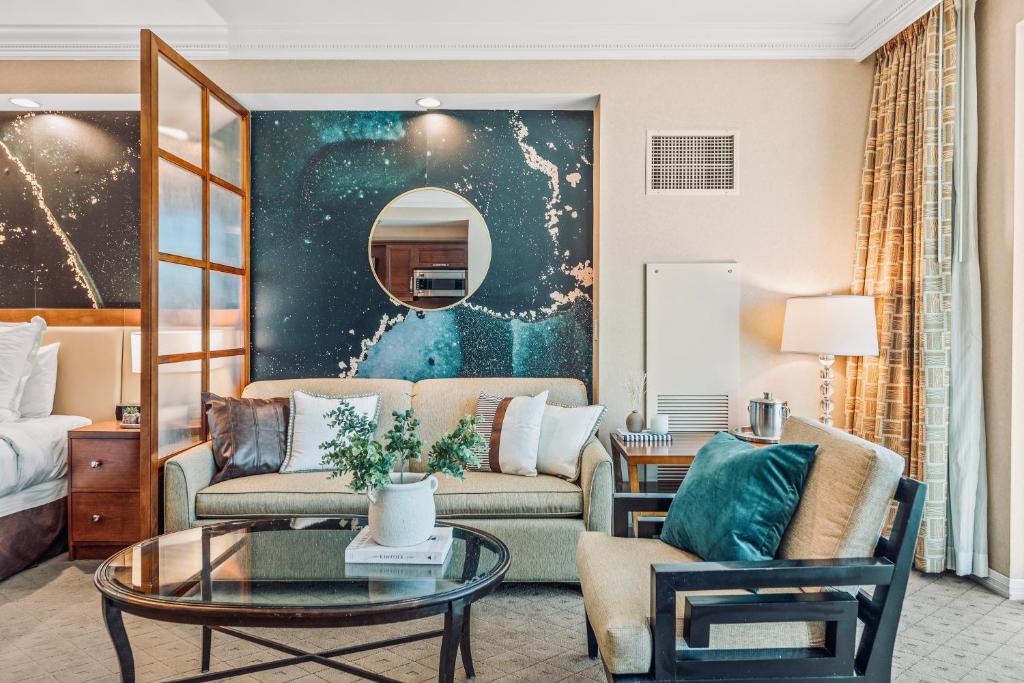 Stunning Balcony Strip View MGM Signature * Free Valet - Image 4