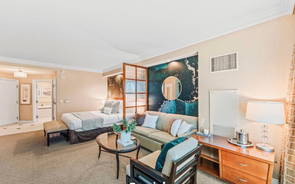 Stunning Balcony Strip View MGM Signature * Free Valet - Image 7