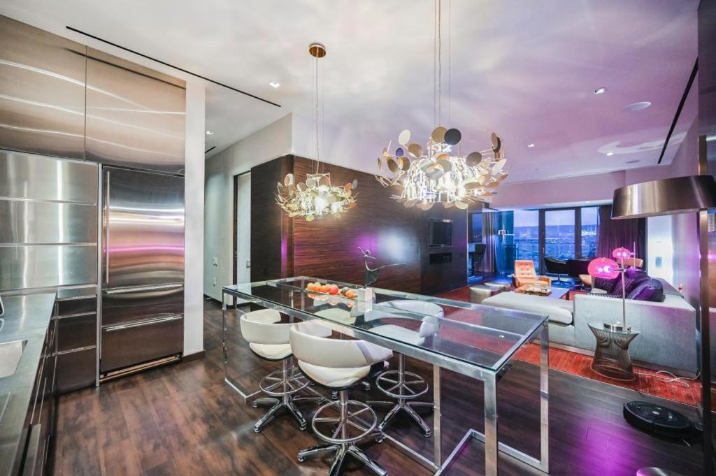 Intimo Palms Place Penthouse - Image 4