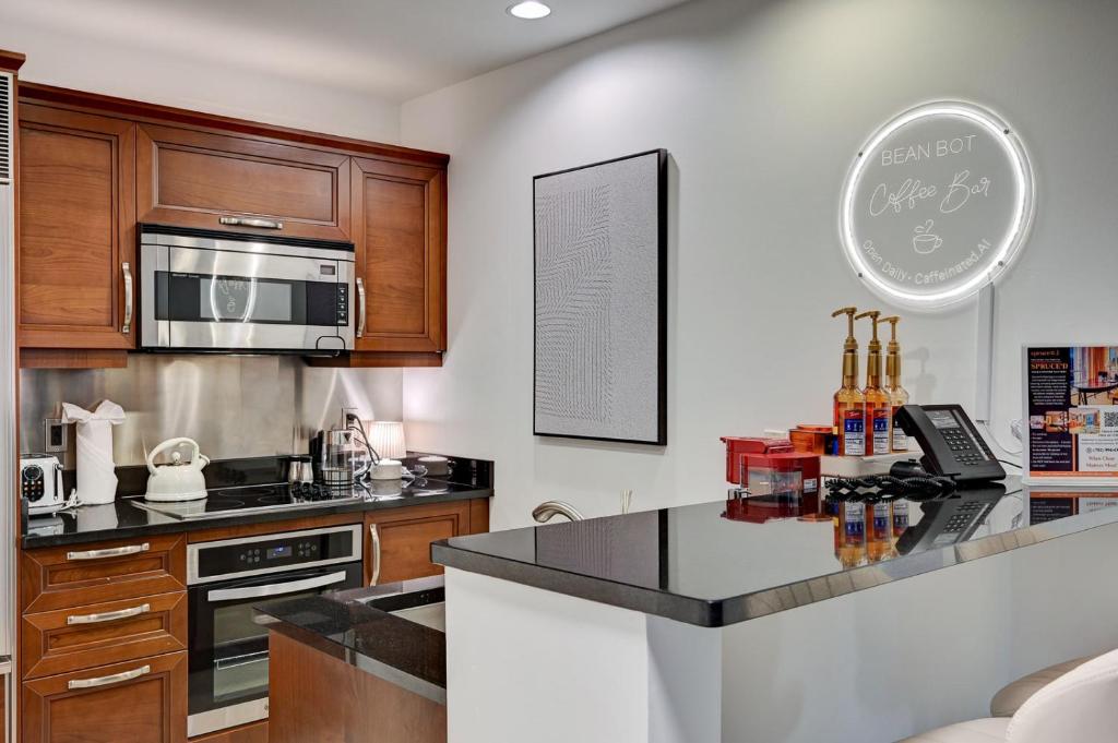 Élevé at The Signature BALCONY SPHERE VIEW - Image 7