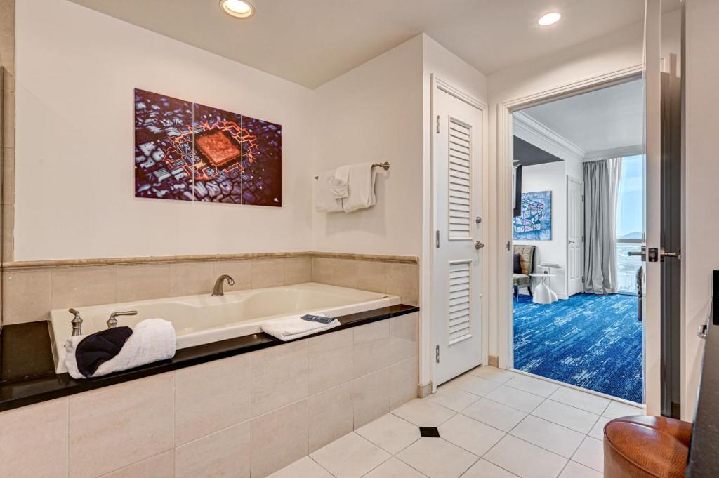 Élevé at The Signature BALCONY SPHERE VIEW