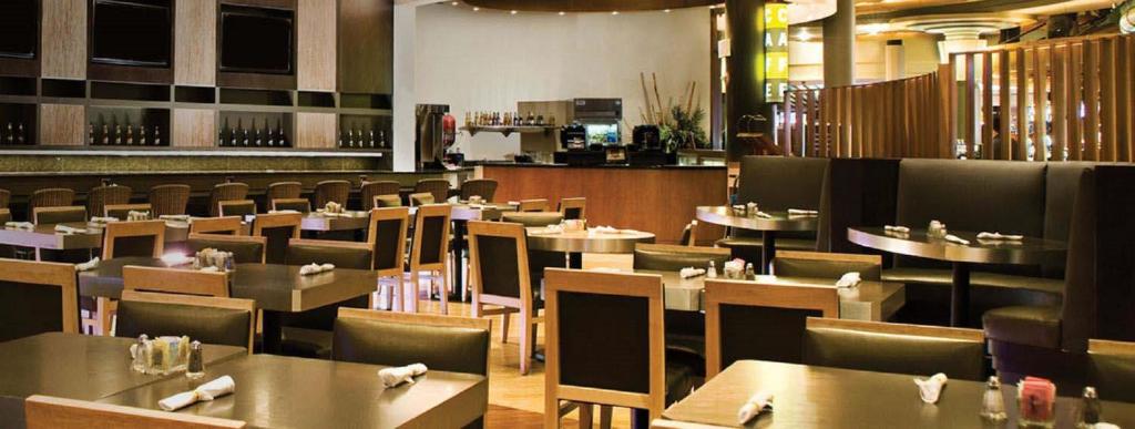 Palms Place Studio with Balcony & Strip View - Image 5