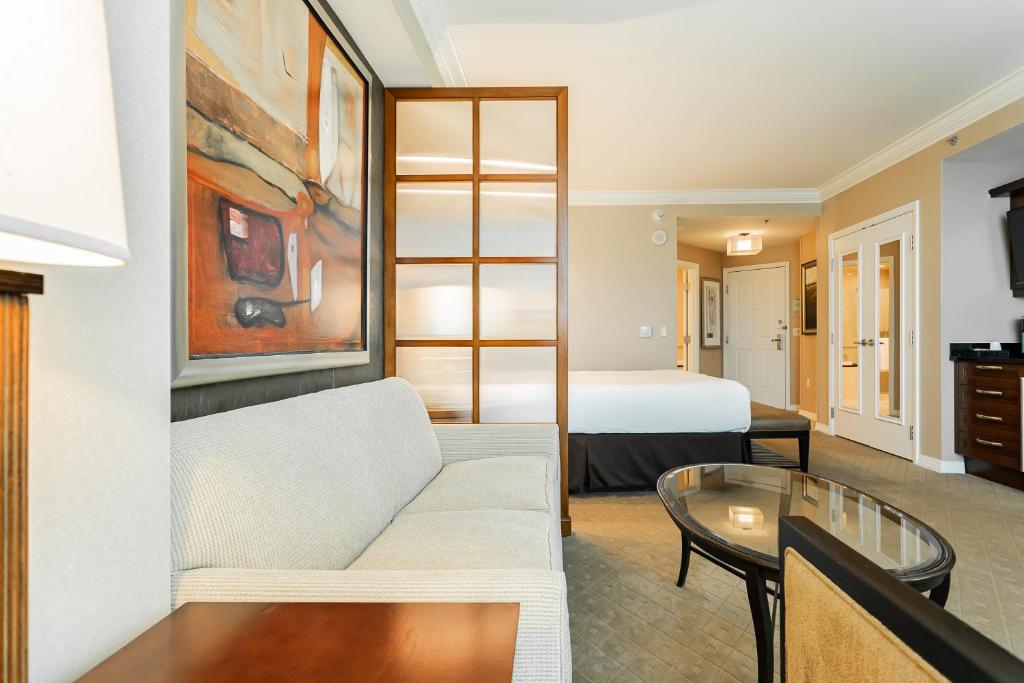 MGM Signature, Centrally Located, Strip Views NO RESORT FEE - Image 4