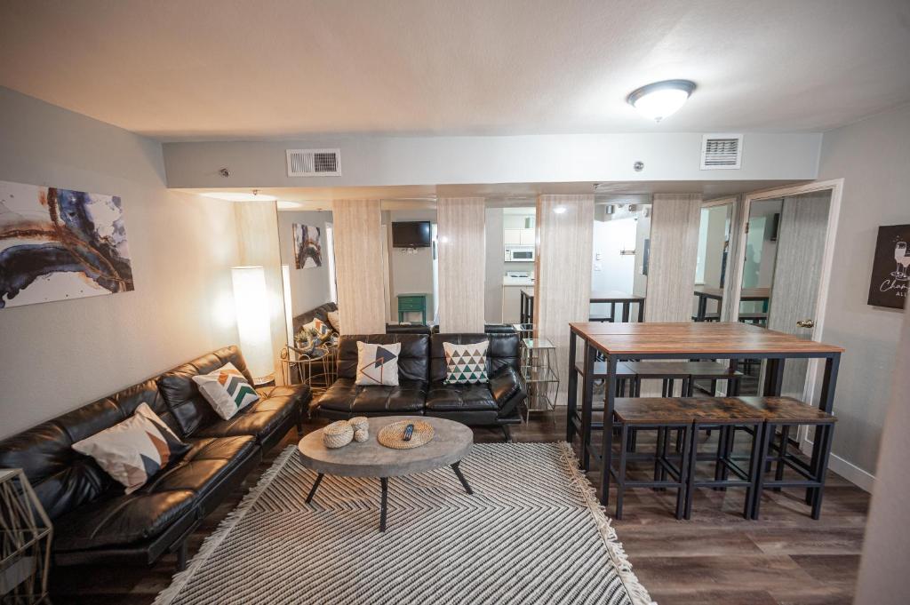 Right on The Strip - 3BR Condo 1110 - Image 5