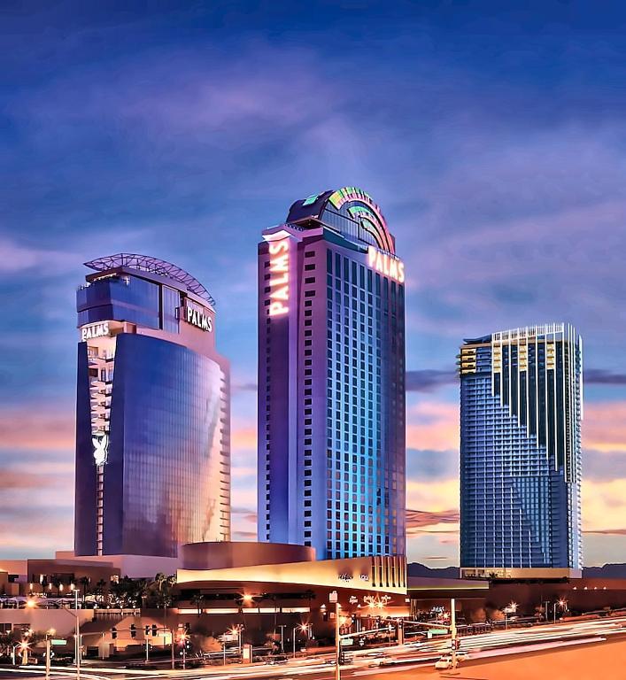 Luxury Suites at Palms Place - Image 5