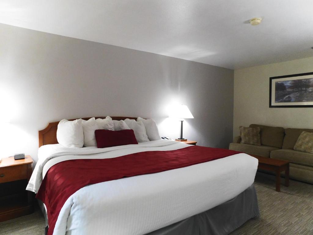 Copper Queen Hotel & Casino - Image 8