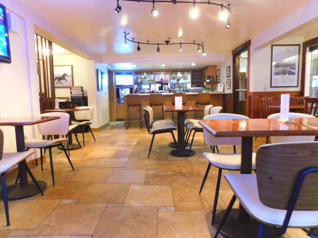 Copper Queen Hotel & Casino - Image 5