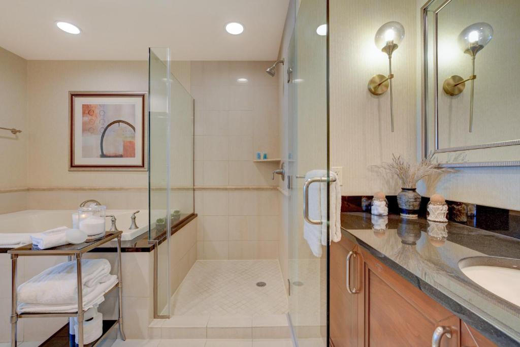 LUXURIOUS 1 BD/2BTH Premium Suite MGM Signature w/balcony