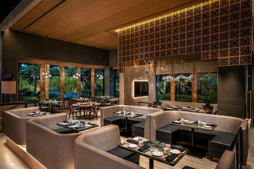 Palms Place One Bedroom Suite 1220 sqft - Image 5