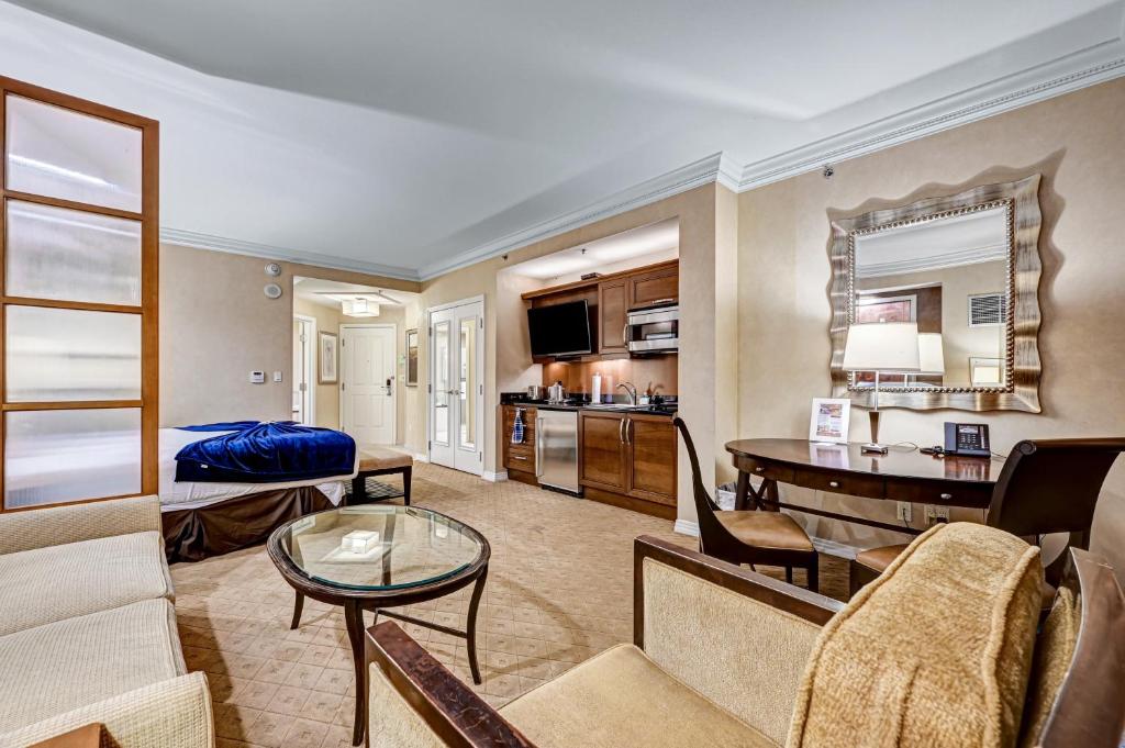 MGM SIGNATURE - Strip View Suite- FREE valet parking - Image 5