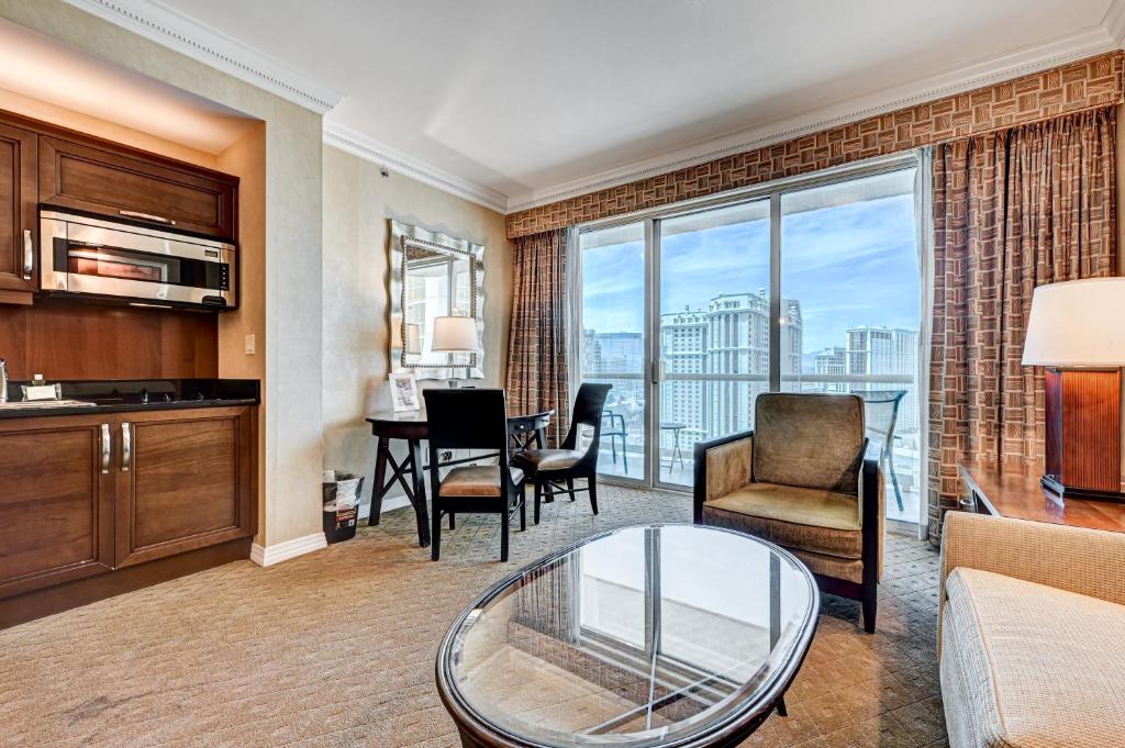 MGM SIGNATURE - Strip View Suite- FREE valet parking - Image 7