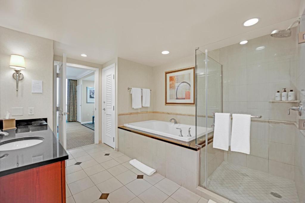 Kintsugi Retreat-Condo-StripView-No Resort Fee