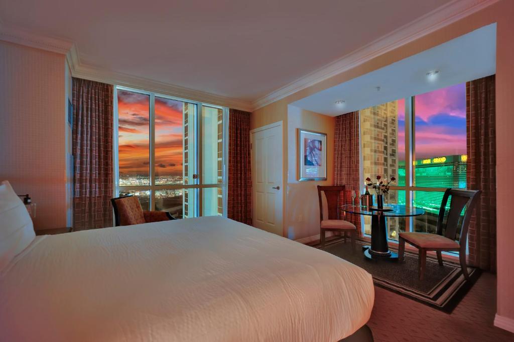 Kintsugi Retreat-Condo-StripView-No Resort Fee - Image 5