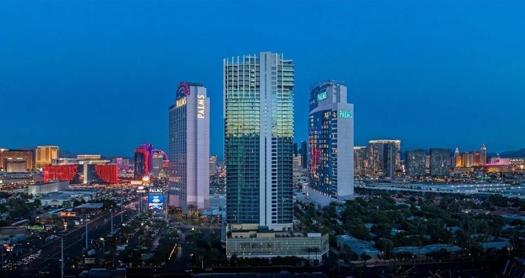 Palms Place- Strip View- High floor- Free parking