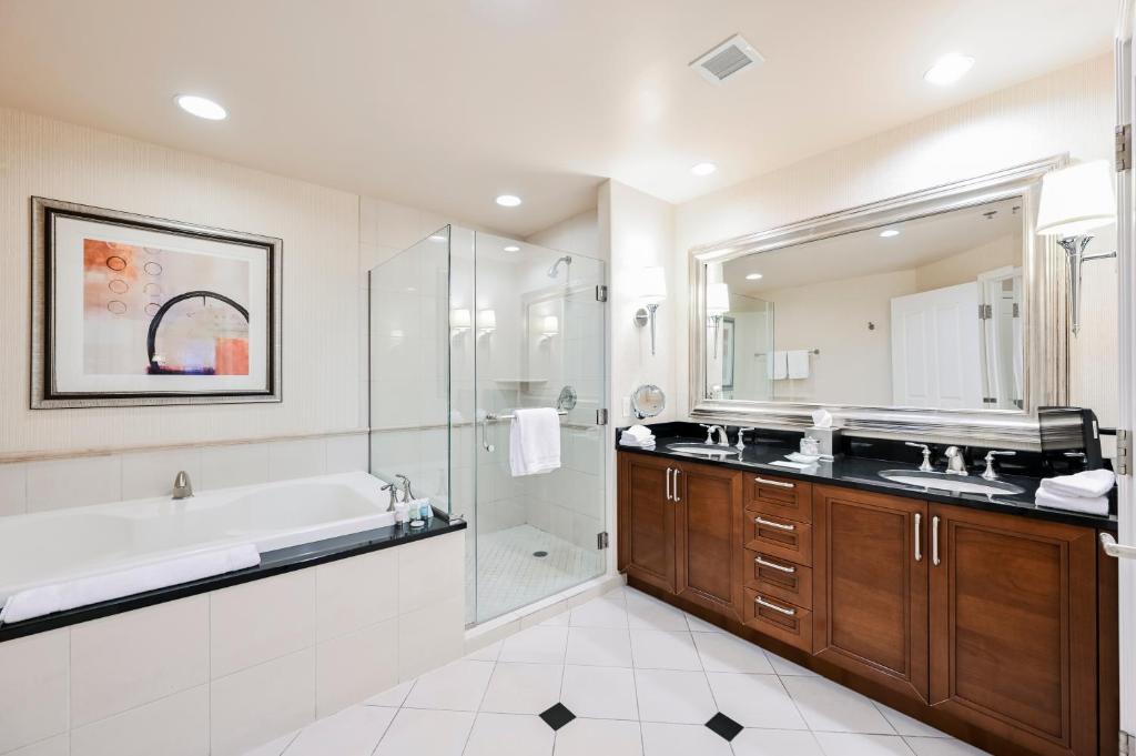 Penthouse Suite with Strip View at The Signature At MGM Grand