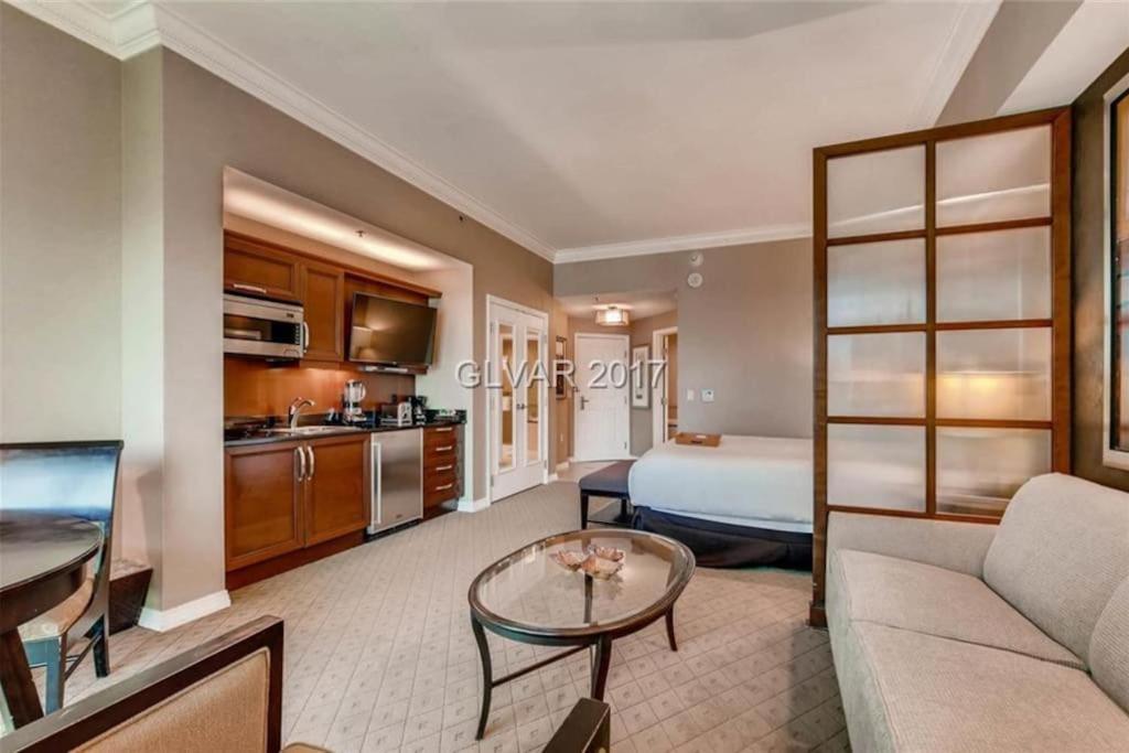 MGM Signature PH 30th floor Deluxe Studio apartment Strip Facing with Balcony - Image 5