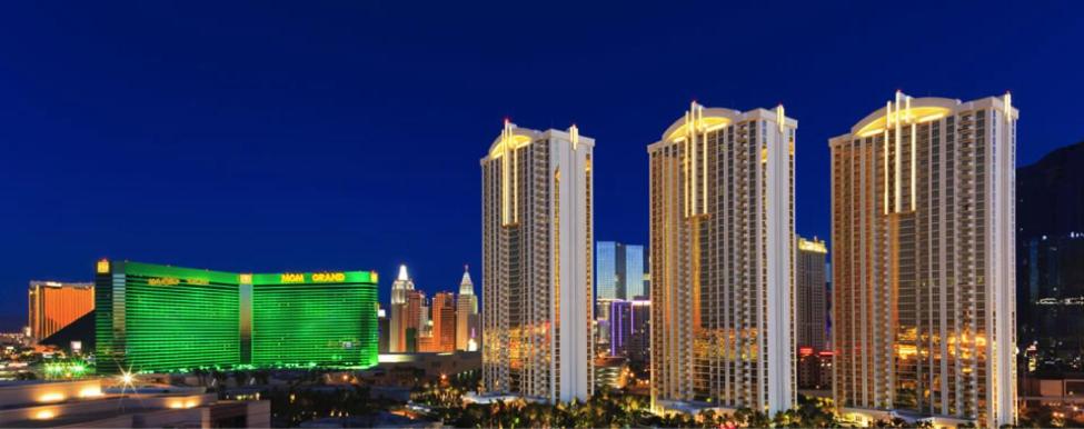 MGM Signature PH 30th floor Deluxe Studio apartment Strip Facing with Balcony - Image 7