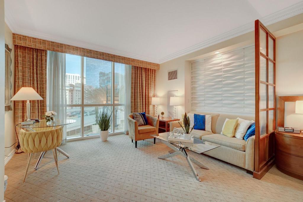 Sin City Suite @ MGM Signature - Image 7