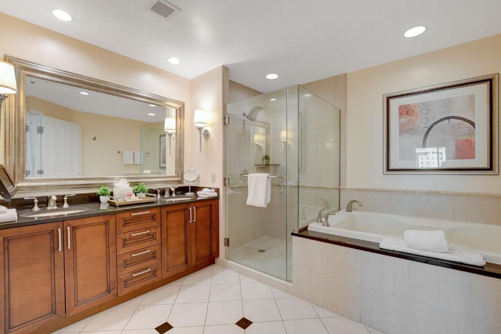 Hot Tub (Jacuzzi) - Photo 3