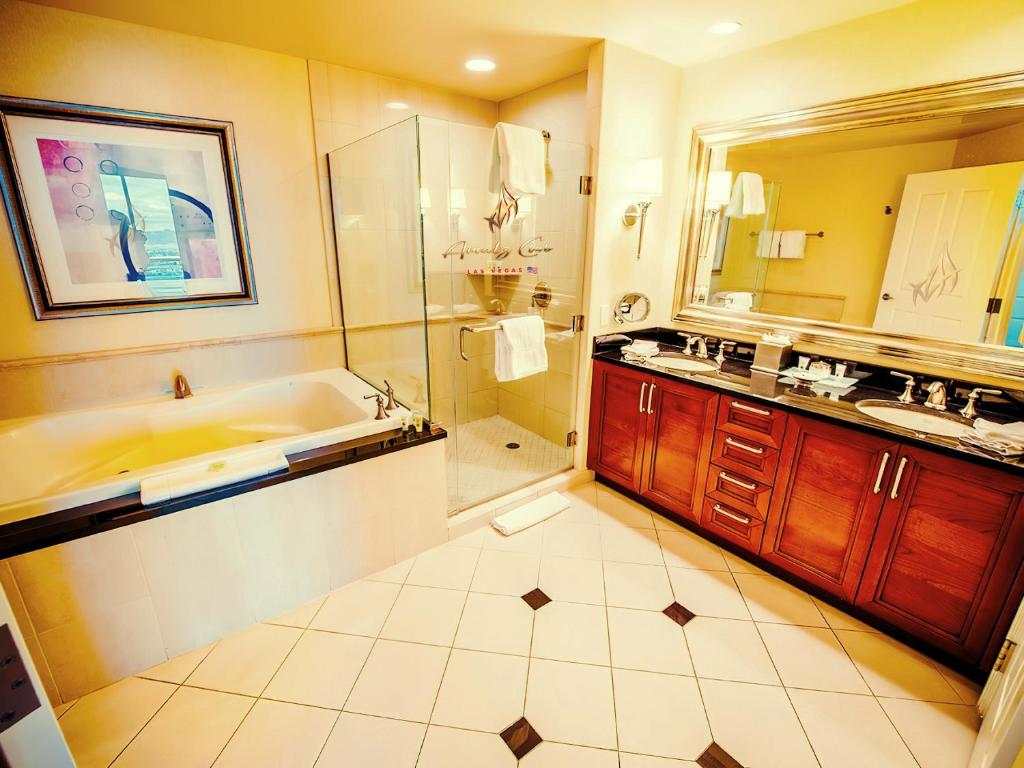 Amalz 2 Bedroom 3 Bathroom Balcony Suites at Mgm Signature !