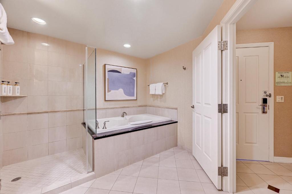 Hot Tub (Jacuzzi) - Photo 4