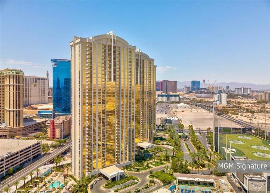 Hot Tub (Jacuzzi) - Photo 3