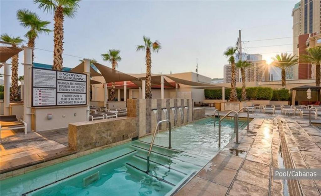 Hot Tub (Jacuzzi) - Photo 2