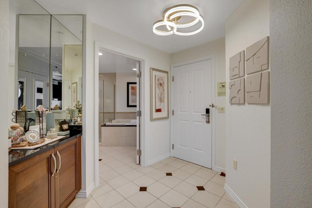 Jewel Suite w/balcony MGM SIGNATURE * 23rd FLOOR* STRIP VIEW