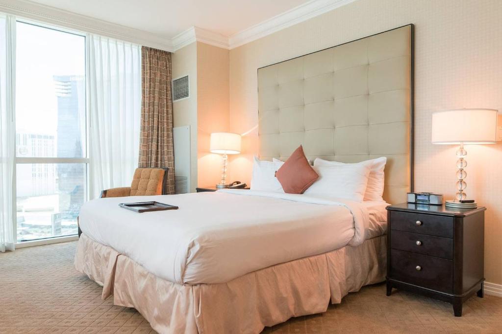 True 1BR Balcony Suite with Strip View at MGM Signature - Image 8