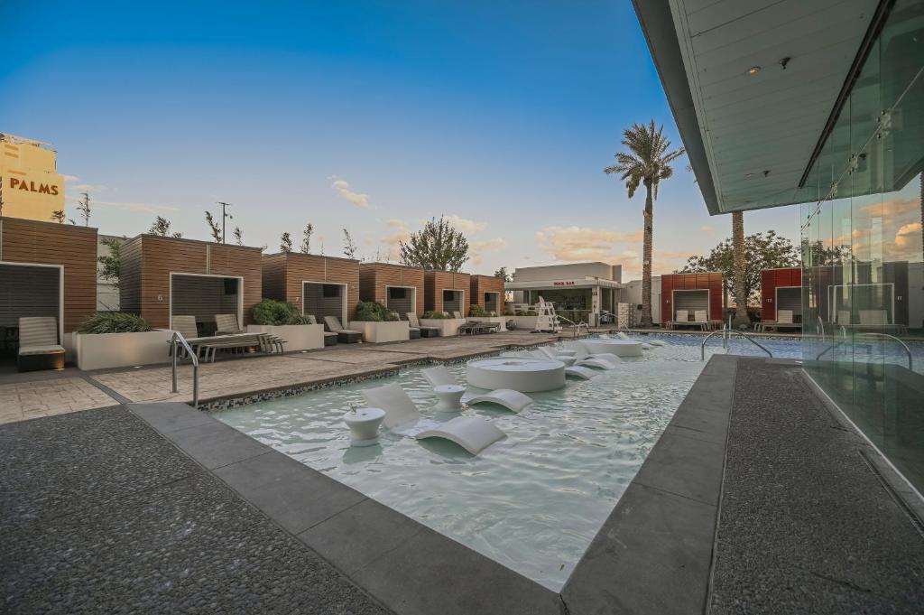 StripViewSuites at Palms Place - Image 7