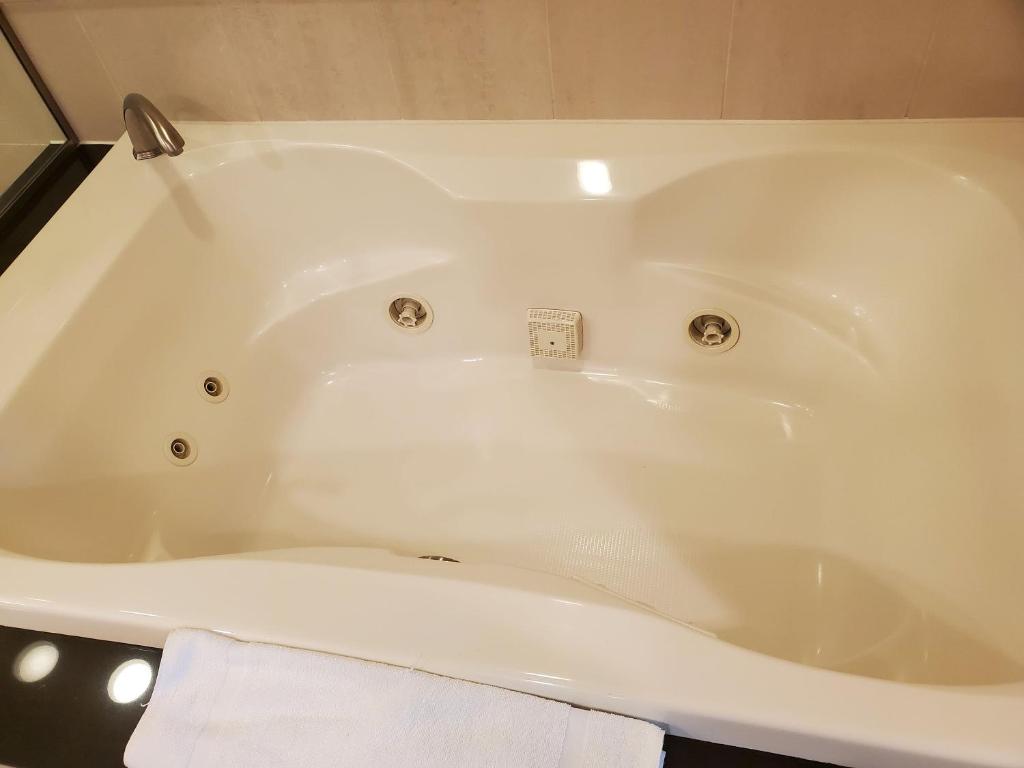 MGM Signature Suites 1BR Corner Penthouse Suite/Balcony 31st Floor