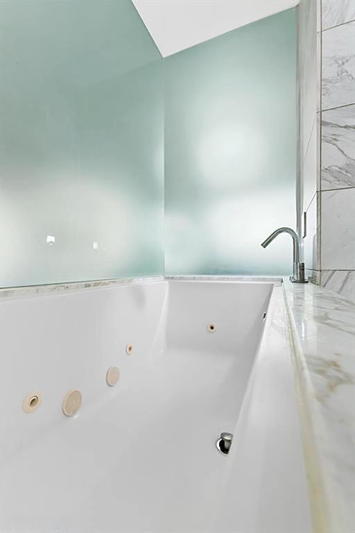 Palms Place Hotel StripView with Open Balcony -23