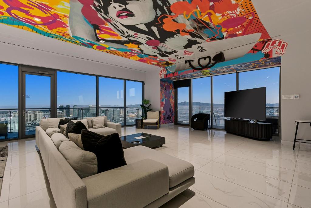 StripViewSuites Ultimate Luxury Penthouses Full Strip View & Balcony - Image 6