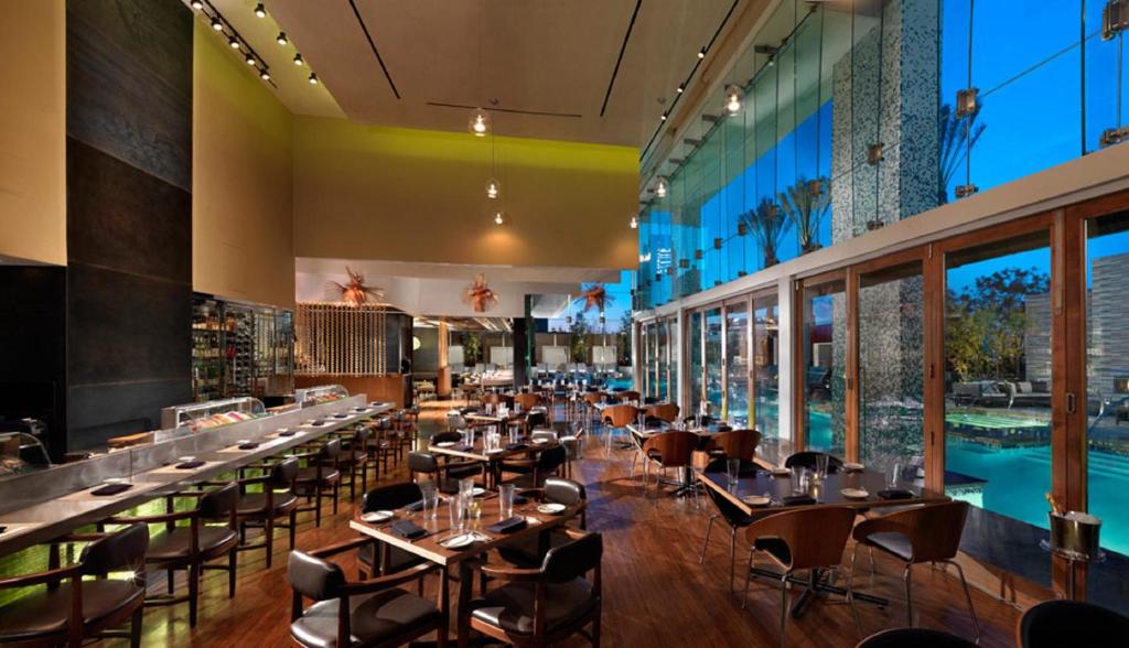 StripViewSuites Ultimate Luxury Penthouses Full Strip View & Balcony - Image 5