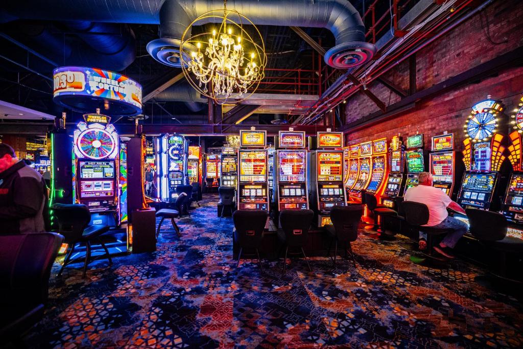 Downtown Grand Hotel & Casino - Image 8