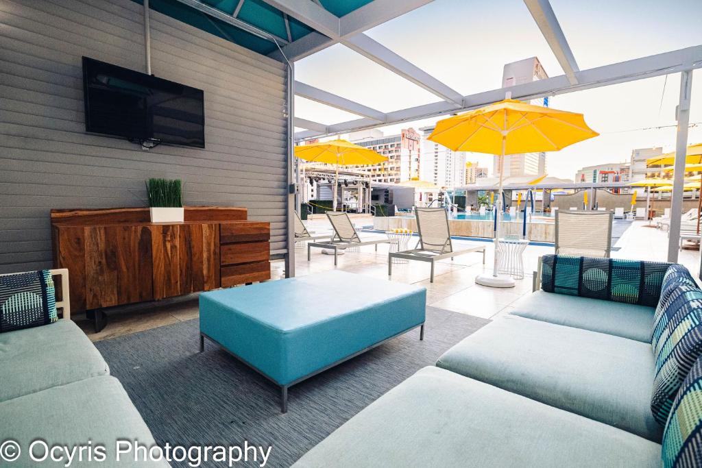 Downtown Grand Hotel & Casino - Image 6