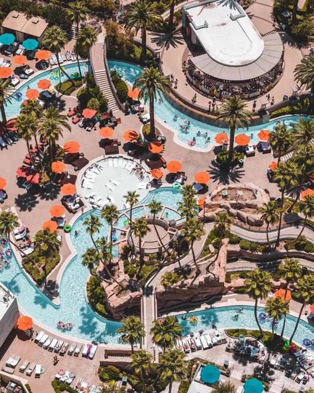 Las Vegas Penthouse with Strip Views - Sleeps 6 - Walk Out Balcony