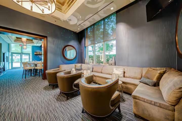 Las Vegas Penthouse with Strip Views - Sleeps 6 - Walk Out Balcony - Image 6