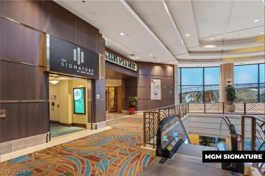 Las Vegas Penthouse with Strip Views - Sleeps 6 - Walk Out Balcony - Image 8