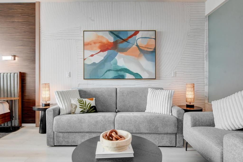 Ava Suite 37th FLR Balcony STRIP VIEWS Palm Place - Image 8