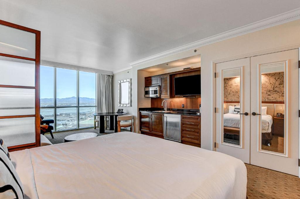 The Rosé II MGM Signature Studio Suite Tower 3 - Image 4