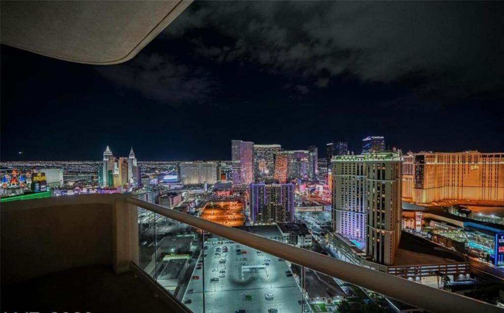 Premium Suite MGM Signature HIGH FLR Balcony Strip View