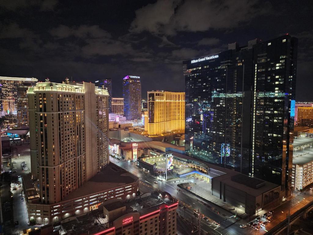 Penthouse Studio Suite at the Signature MGM - Image 7