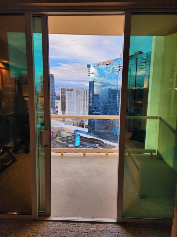 Penthouse Studio Suite at the Signature MGM - Image 4