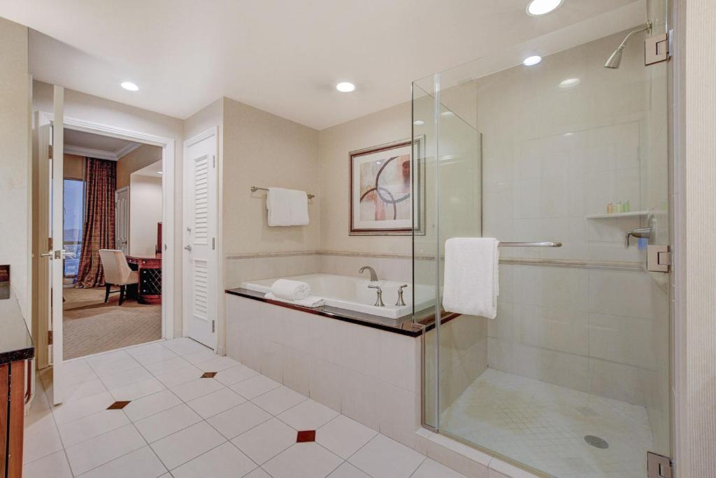 Incredible 1BD 2BTH Suite MGM Signature*Balcony View