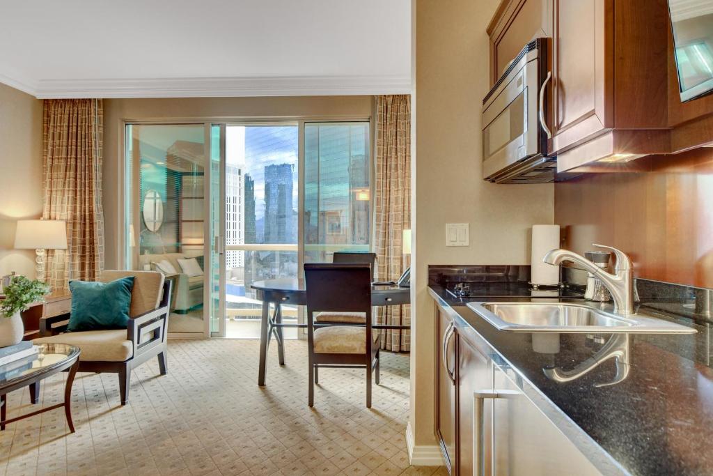 Balcony Strip View Suite * MGM Signature TOWER 3 - Image 4