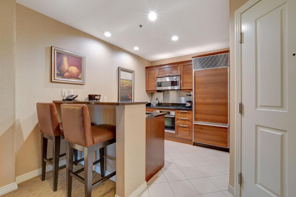 Lumiere Suite at MGM Signature Tower 1 BALCONY - Image 6