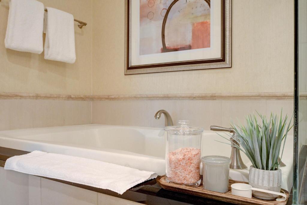 Studio Suite 25th FLR MGM Signature * Balcony Strip View