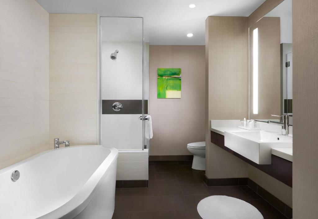 Gorgeous Suite Vdara 22nd FLR - POOL View - FREE Valet - Image 5