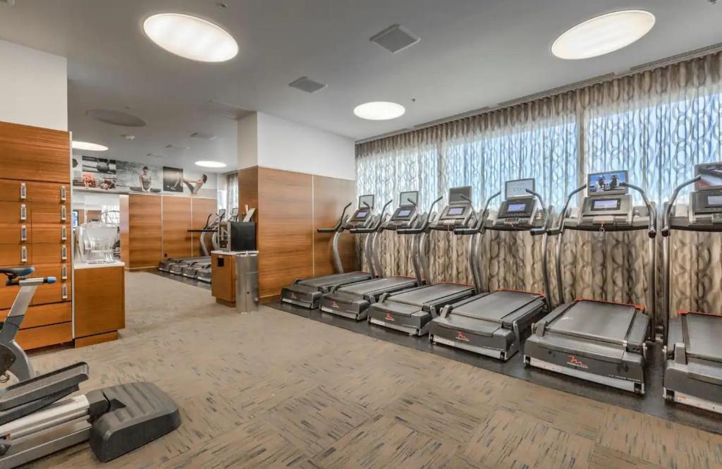 Gorgeous Suite Vdara 22nd FLR - POOL View - FREE Valet - Image 8